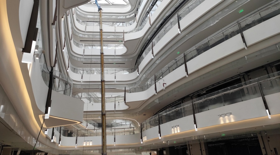 廣州金融城君超商場(chǎng)GRG中庭攔河完工落地案例賞析