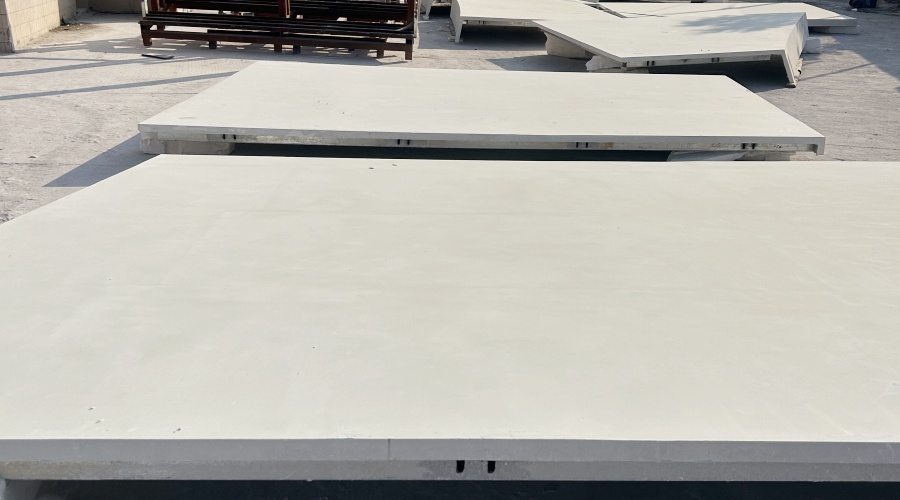 湛江核電UHPC幕墻大板與帶鋼架構件