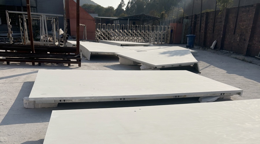 湛江核電UHPC幕墻大板與帶鋼架構件