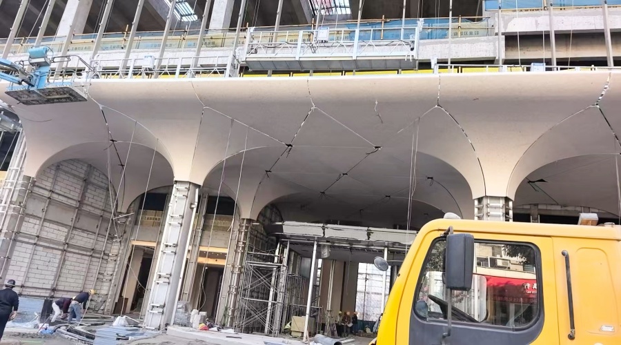 UHPC構(gòu)件安裝現(xiàn)場(chǎng) UHPC構(gòu)件安裝現(xiàn)場(chǎng)