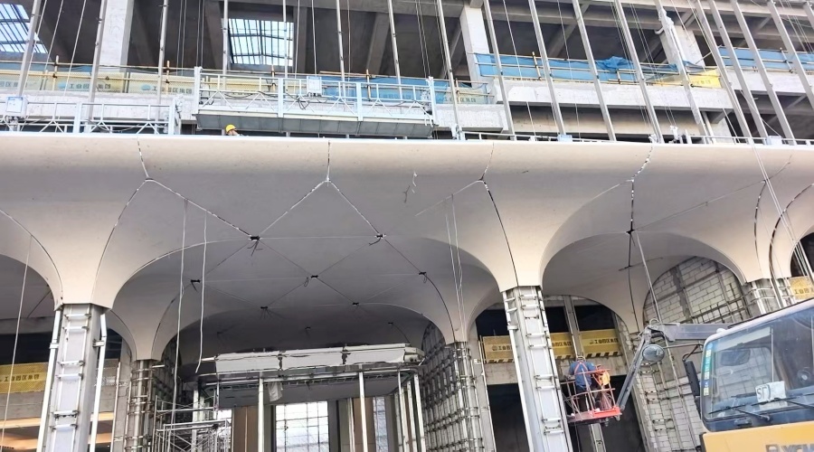 UHPC構(gòu)件安裝現(xiàn)場(chǎng) UHPC構(gòu)件安裝現(xiàn)場(chǎng)