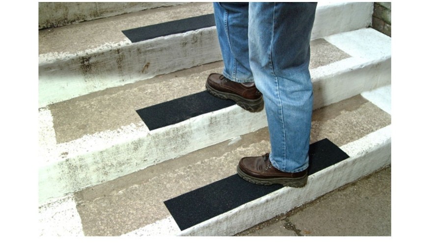 地面防滑要怎么設(shè)計？多年施工經(jīng)驗工人告訴你！