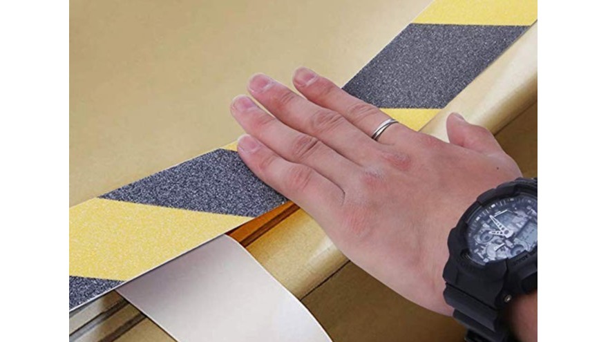 防滑膠帶不能少，關鍵時刻保你不摔倒-防滑膠帶貨源供應【昆山玉寰】