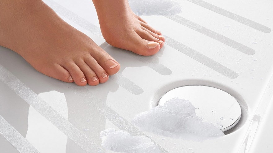 如何做好浴室防滑？防滑膠帶一分鐘解決滑倒問題